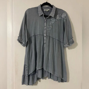 Solitaire Top Women's small  Blue Denim Embroidery Boho Peasant Hi Lo Hem (J124)